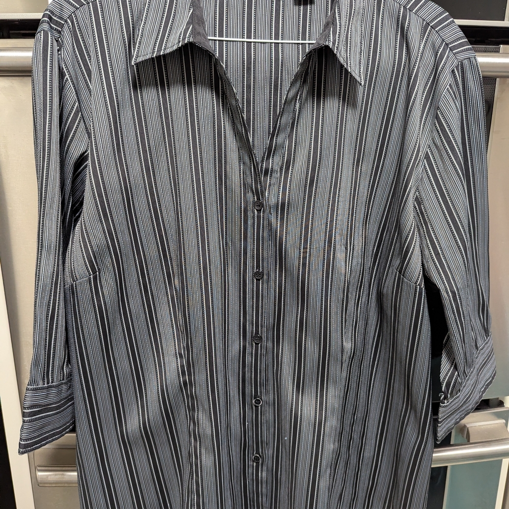 DCC Woman's Black w/Silver Striped Shirt Stretch 2X GUC